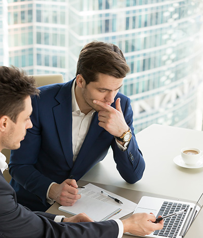entrepreneurs-discussing-work-results-meeting